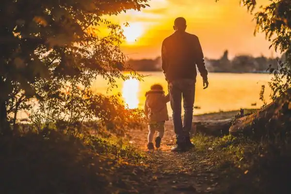image of dad and child - parental alienation Northamptonshire